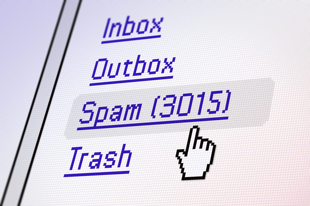 Hạn chế là nếu gửi mail tuyển sinh không đúng đối tượng dễ bị liệt vào spam