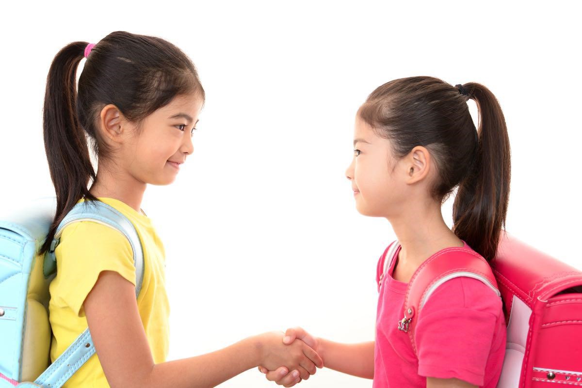 Trẻ tham gia khóa học kĩ năng giao tiếp nhằm mở rộng các mối quan hệ