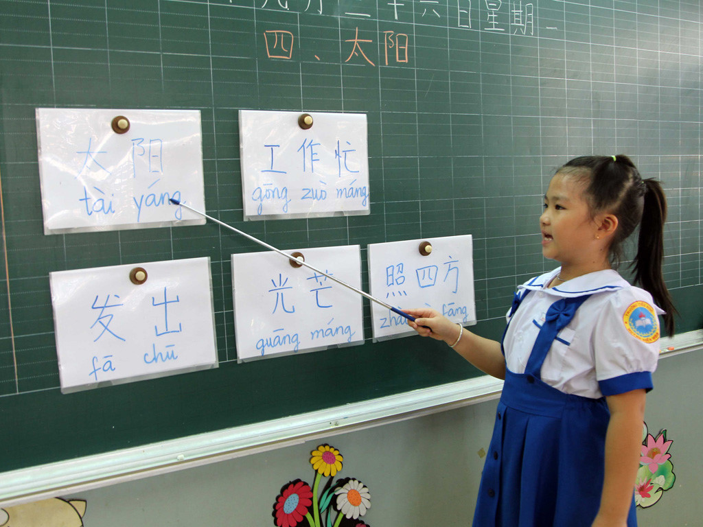 Đối với lớp 1 tăng cường tiếng Trung, trường học ưu tiên chọn học sinh là người Hoa