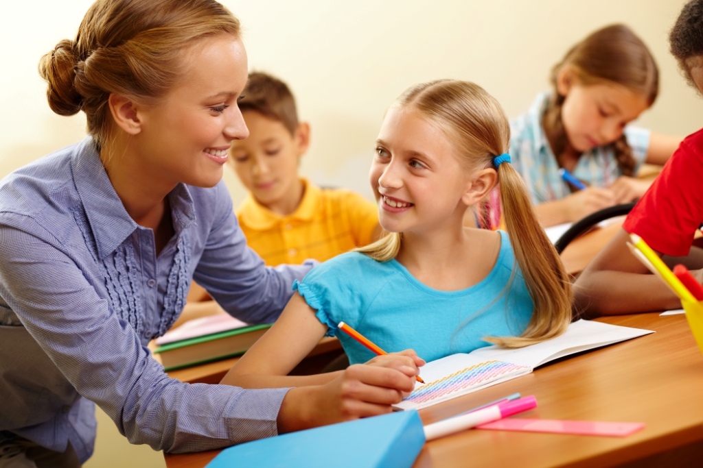 Cha mẹ nên lưu ý đến trình độ và tác phong của giáo viên khi chọn trường cho con.